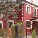 Maroon Pub