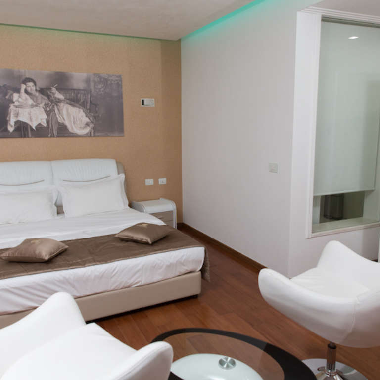 Two person room (king size bed) with balcony Two person room (king size bed) with balcony